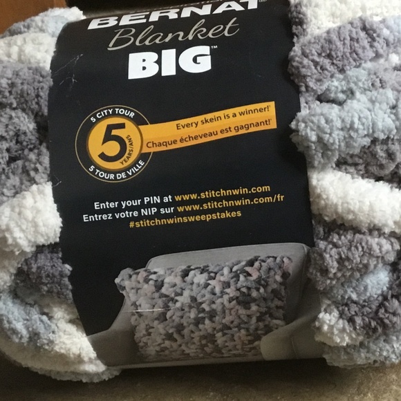 Bernat Yarnspirations big blanket Jumbo yarn 32 yards grays - Picture 2 of 7